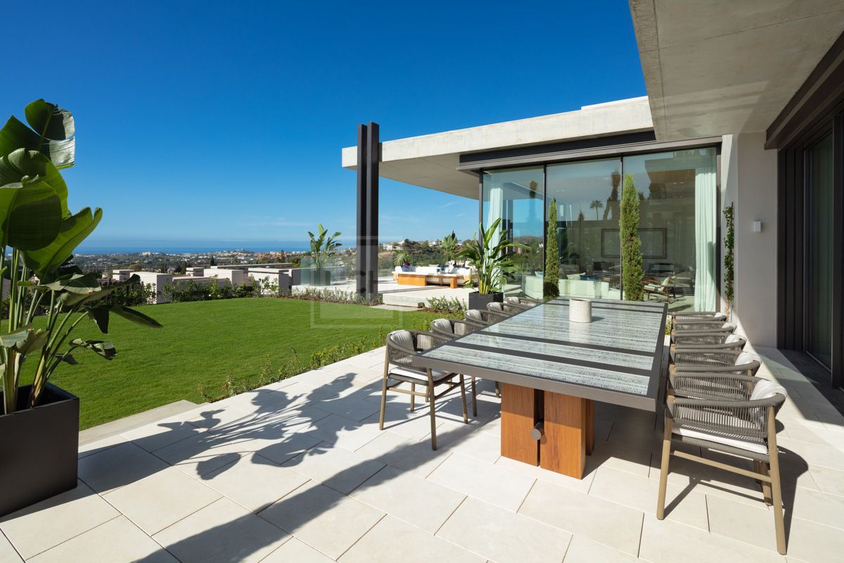 Modern Hillside Villa with Infinity Pool and Breathtaking Views over the Mediterranean