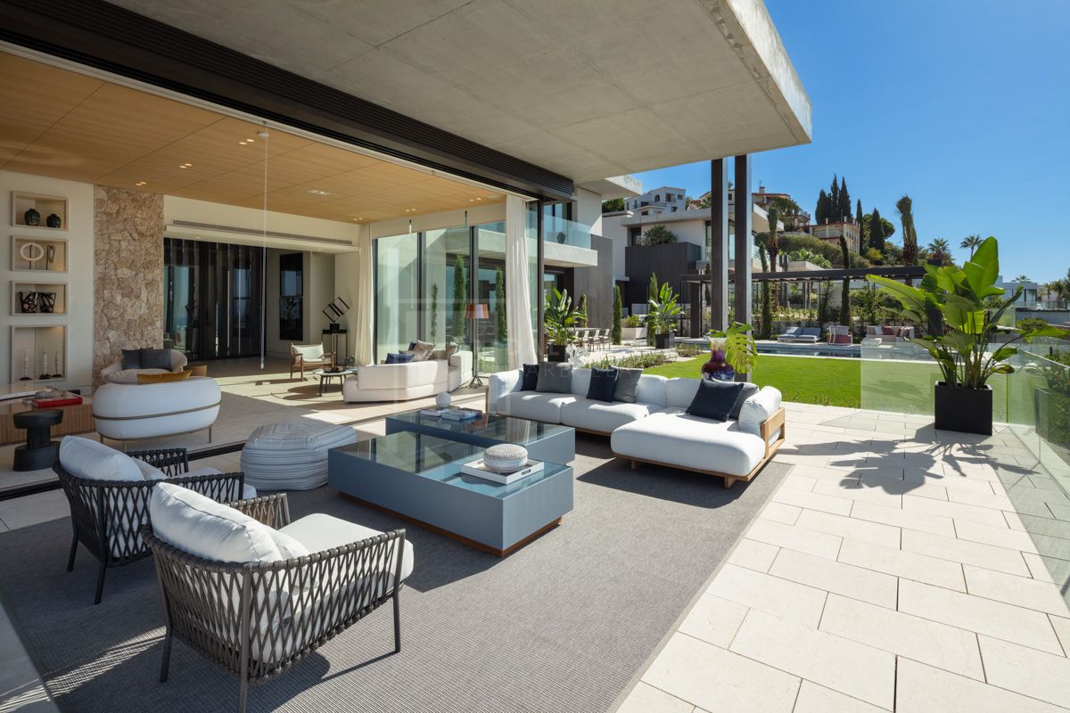 Modern Hillside Villa with Infinity Pool and Breathtaking Views over the Mediterranean