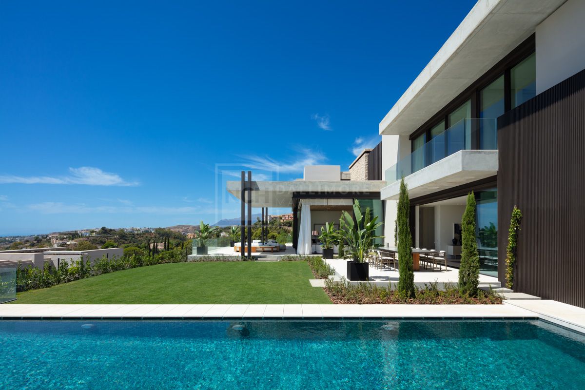 Modern Hillside Villa with Infinity Pool and Breathtaking Views over the Mediterranean