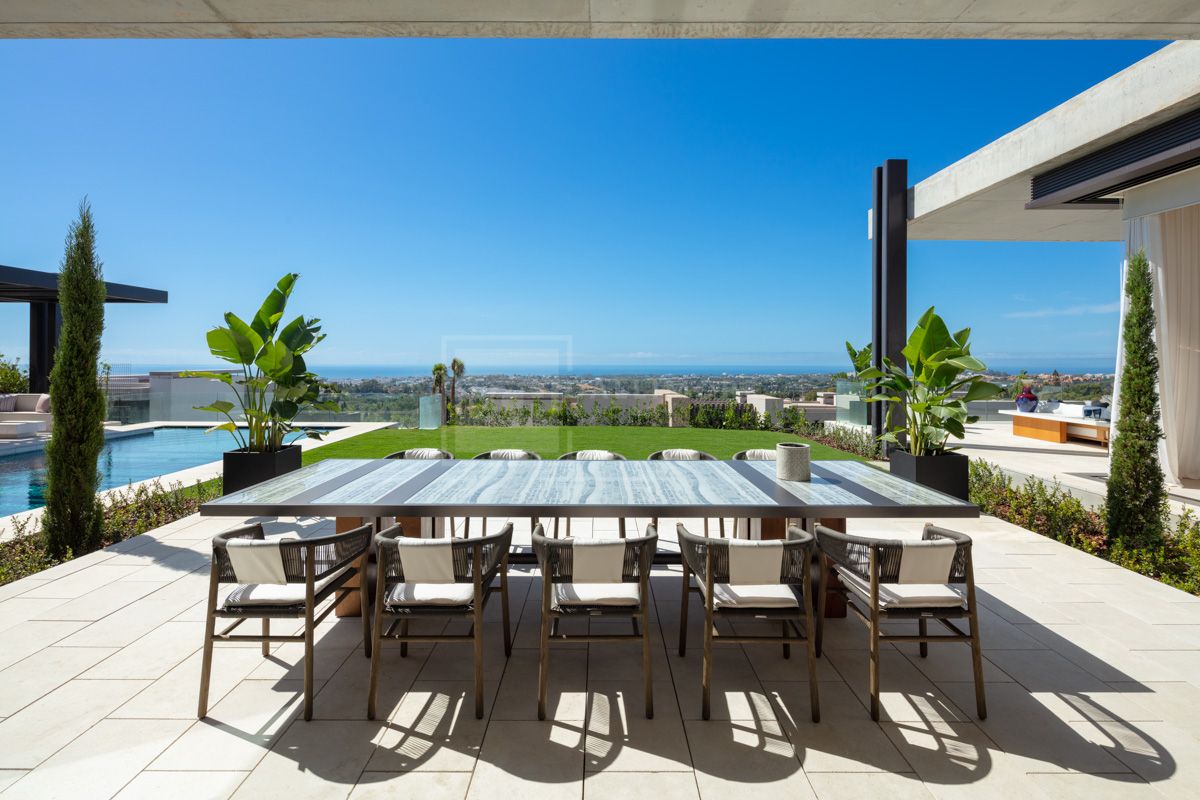 Modern Hillside Villa with Infinity Pool and Breathtaking Views over the Mediterranean