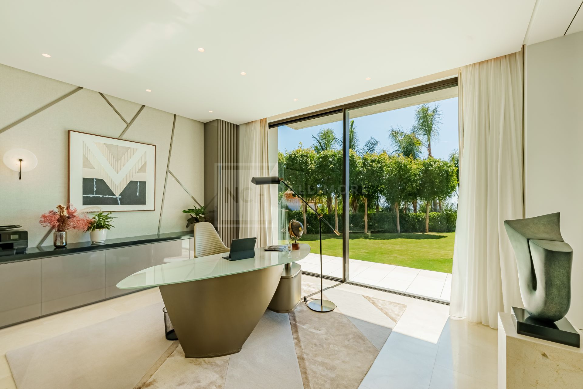 Excepcional Villa Moderna con Vistas Panorámicas al Mar y Spa Privado en Benahavís