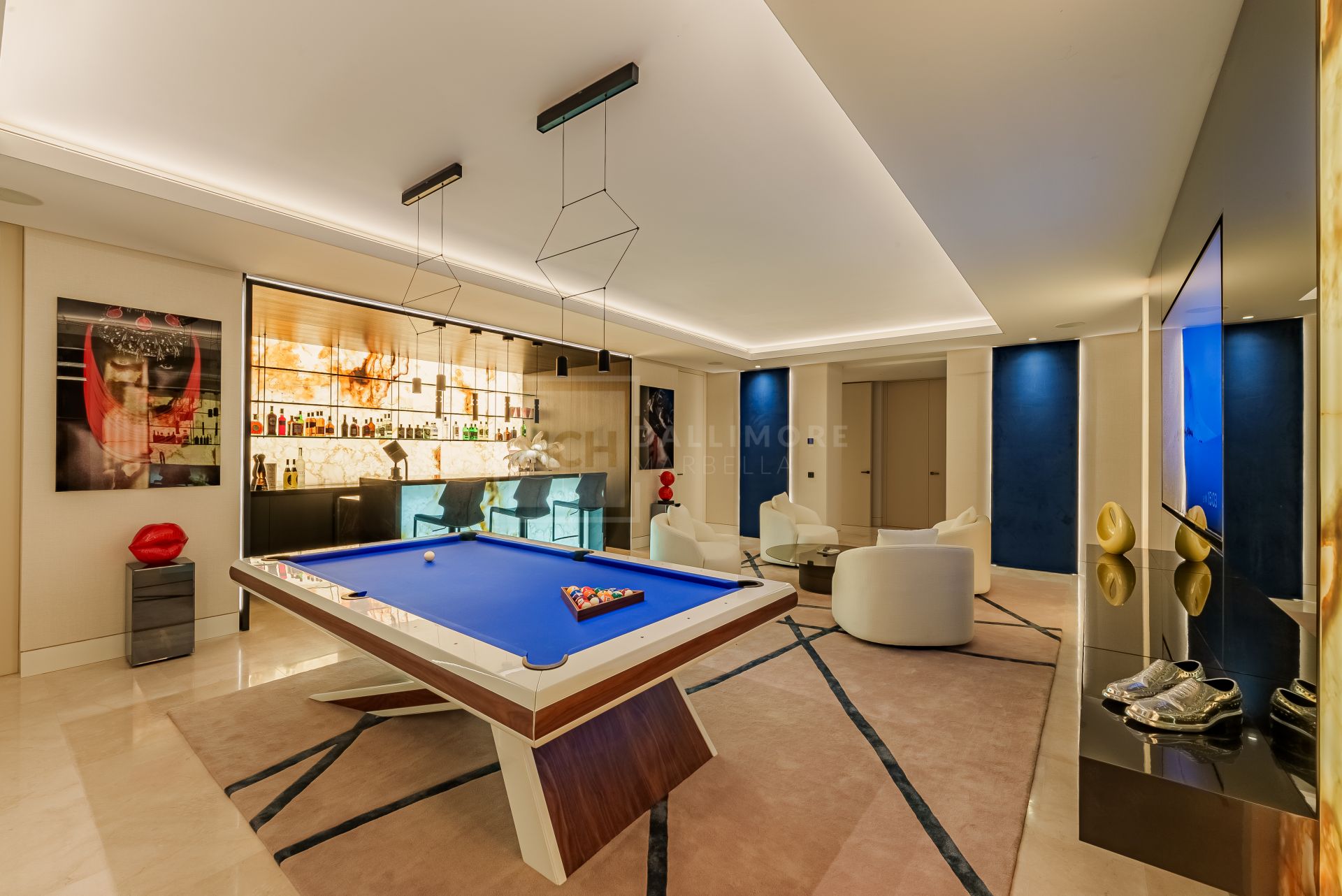 Excepcional Villa Moderna con Vistas Panorámicas al Mar y Spa Privado en Benahavís