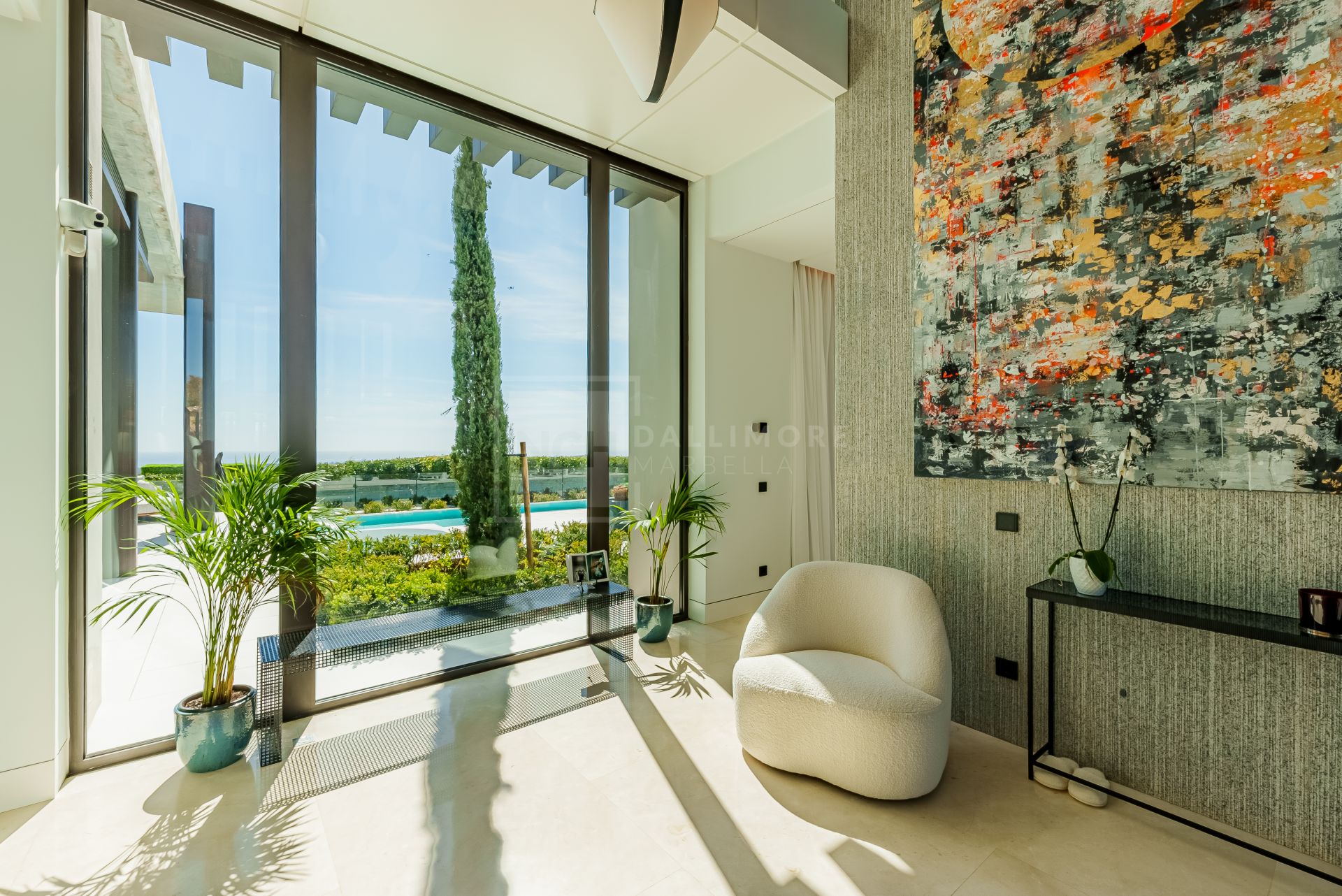 Excepcional Villa Moderna con Vistas Panorámicas al Mar y Spa Privado en Benahavís
