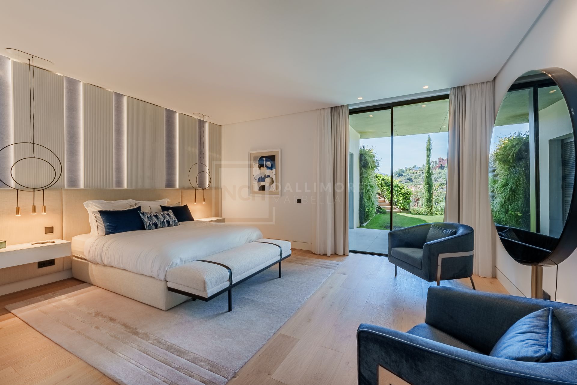Excepcional Villa Moderna con Vistas Panorámicas al Mar y Spa Privado en Benahavís