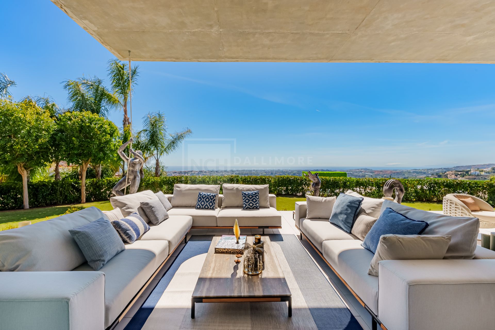 Excepcional Villa Moderna con Vistas Panorámicas al Mar y Spa Privado en Benahavís
