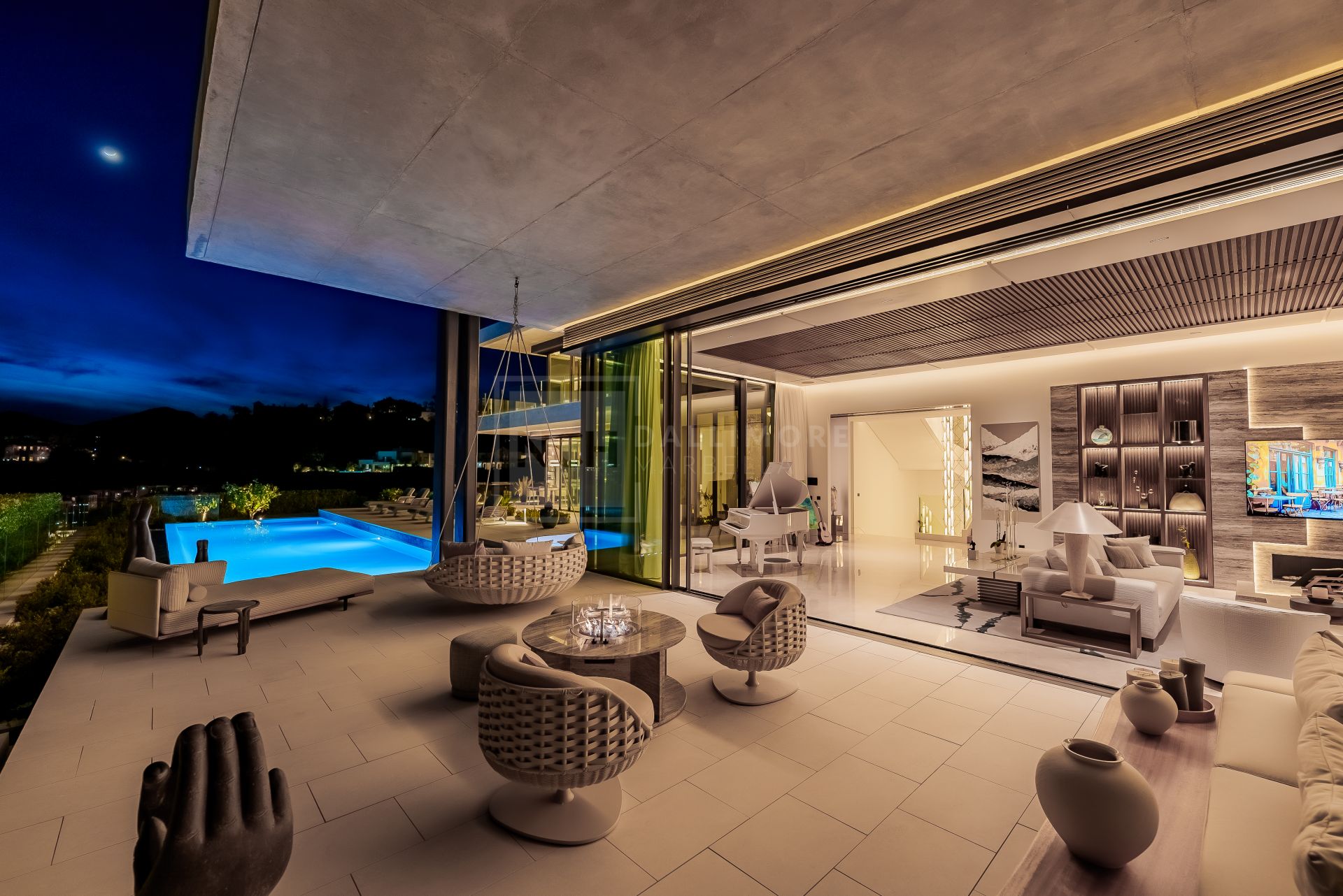 Excepcional Villa Moderna con Vistas Panorámicas al Mar y Spa Privado en Benahavís