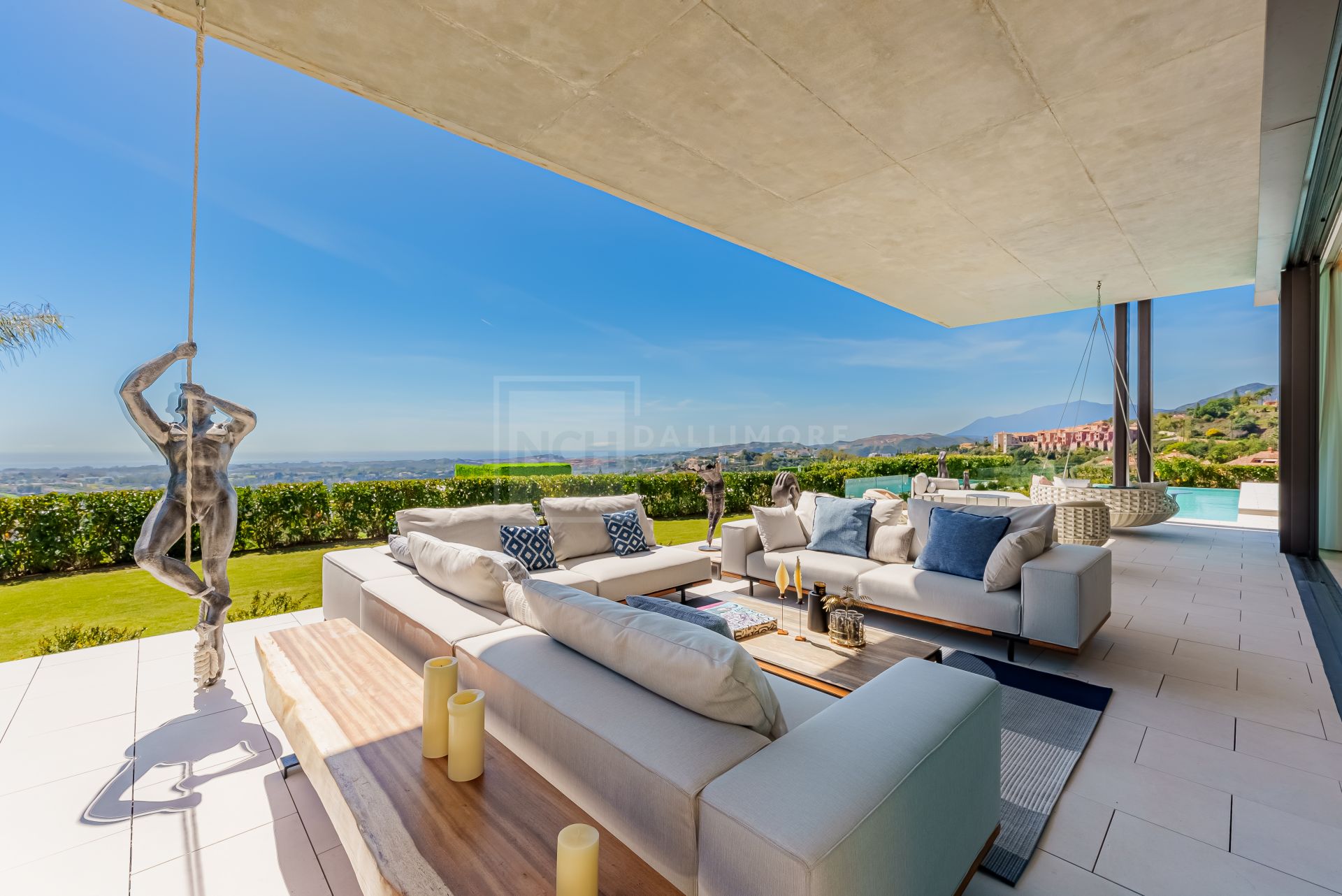Excepcional Villa Moderna con Vistas Panorámicas al Mar y Spa Privado en Benahavís