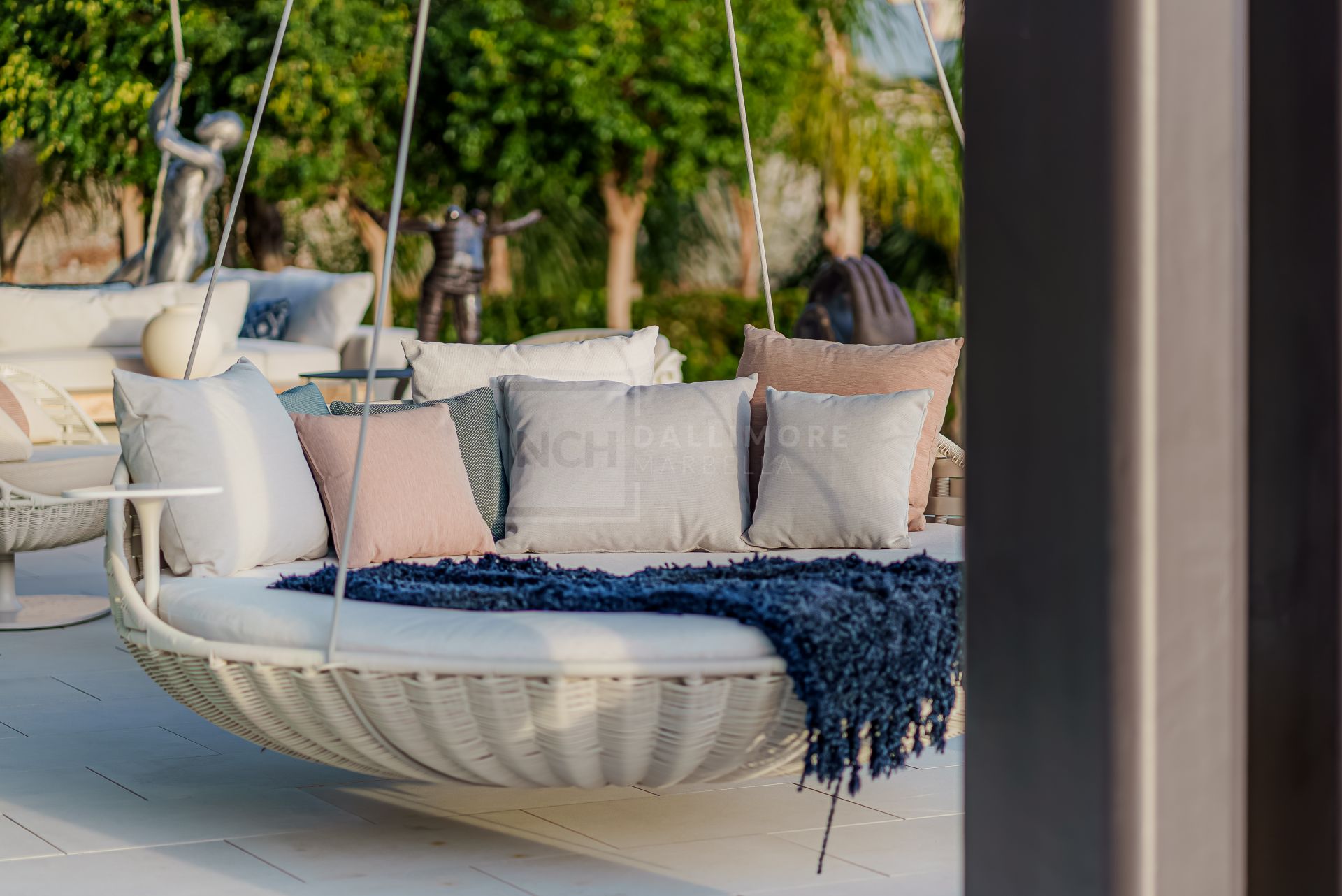 Excepcional Villa Moderna con Vistas Panorámicas al Mar y Spa Privado en Benahavís