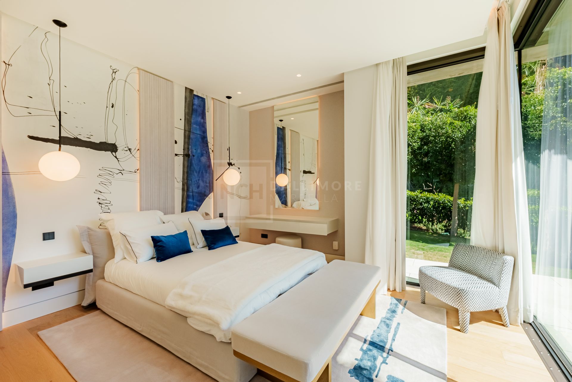 Excepcional Villa Moderna con Vistas Panorámicas al Mar y Spa Privado en Benahavís