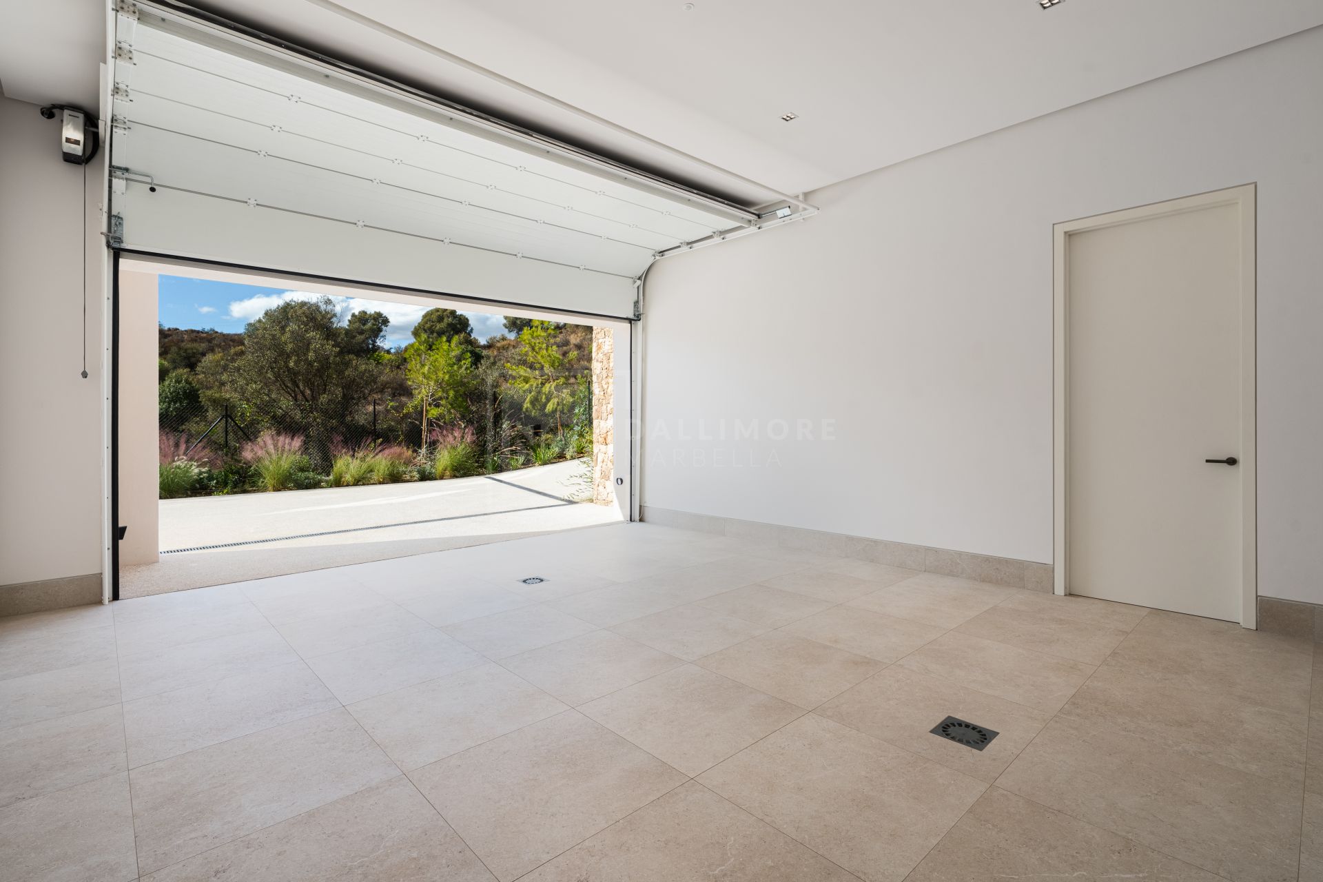 Stunning 5 Bedroom Designer Villa With Indoor Spa And Outdoor Living