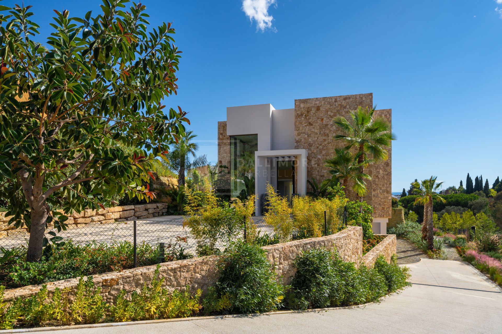Stunning 5 Bedroom Designer Villa With Indoor Spa And Outdoor Living