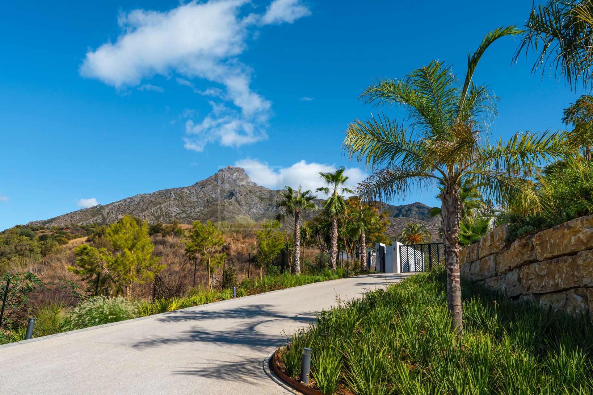 Stunning 5 Bedroom Designer Villa With Indoor Spa And Outdoor Living
