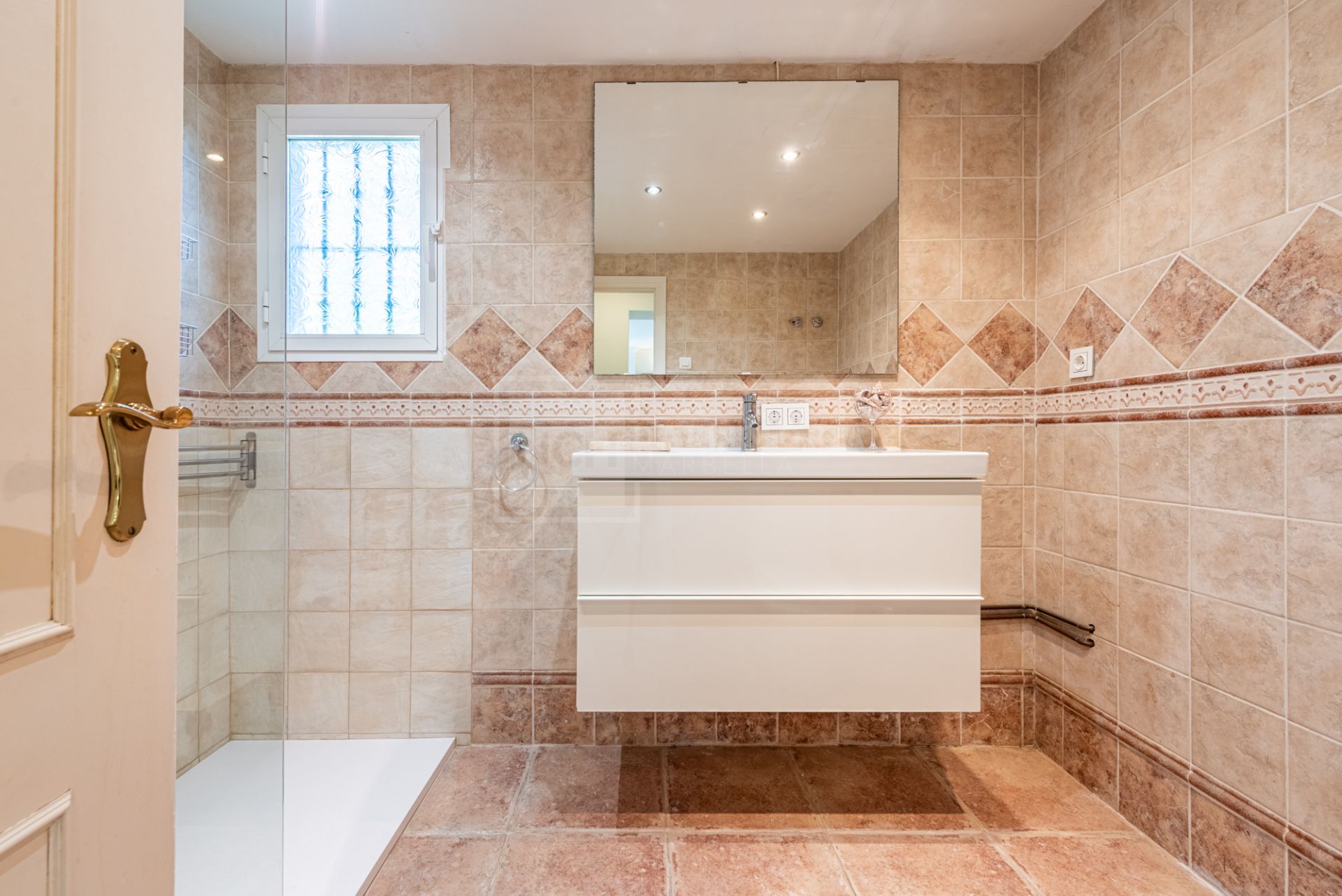 Increíble oportunidad: Apartamento de 2 dormitorios en Calahonda