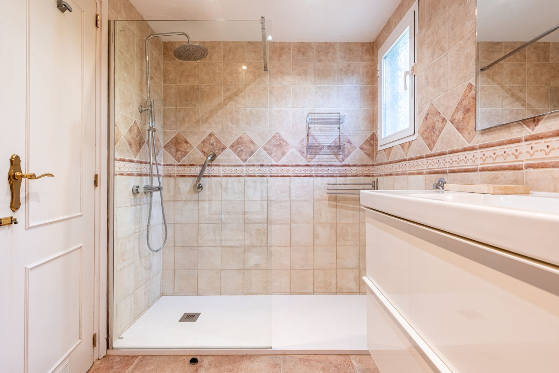Increíble oportunidad: Apartamento de 2 dormitorios en Calahonda