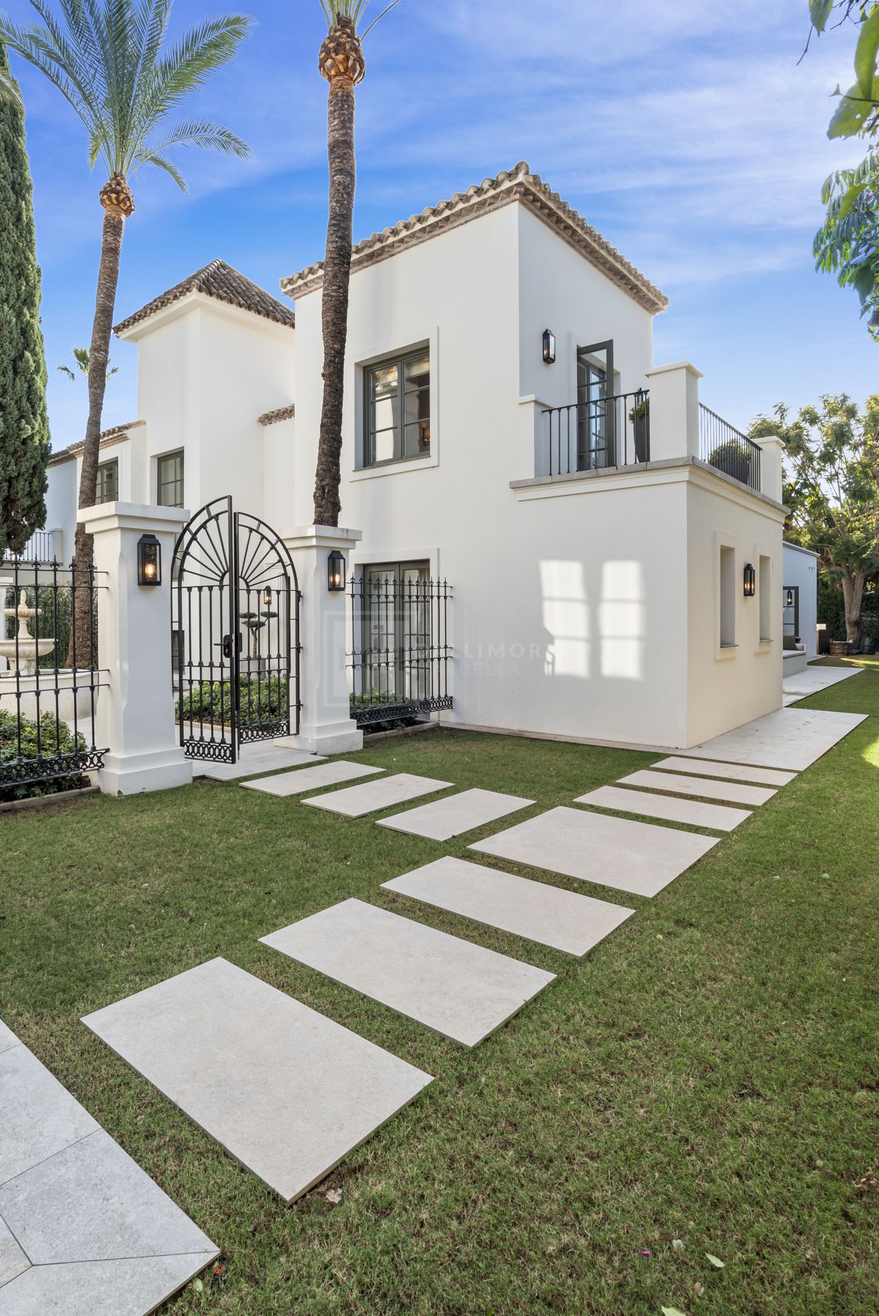 Elegant Contemporary Villa With Poolside Lounge And Premium Interiors