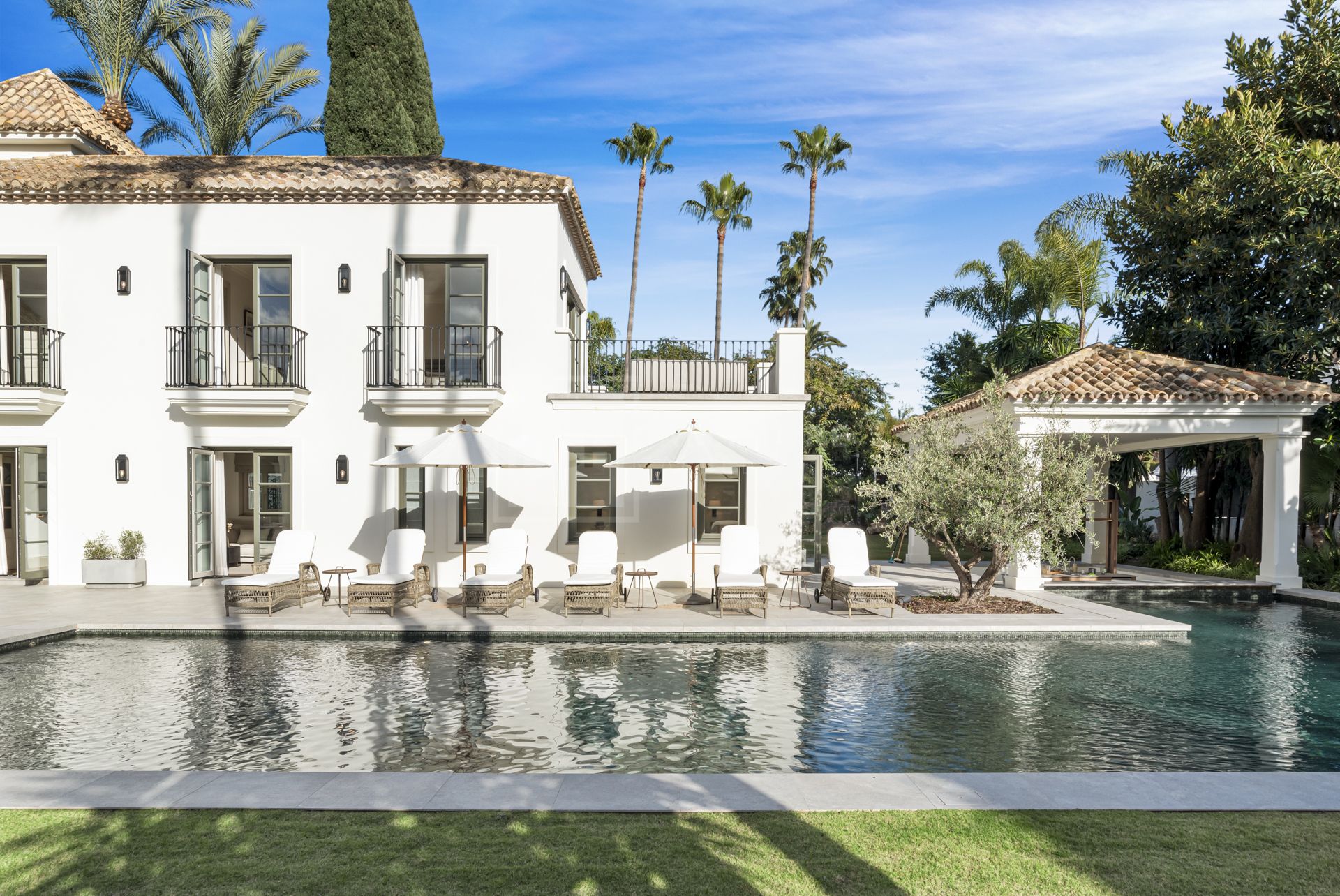 Elegant Contemporary Villa With Poolside Lounge And Premium Interiors