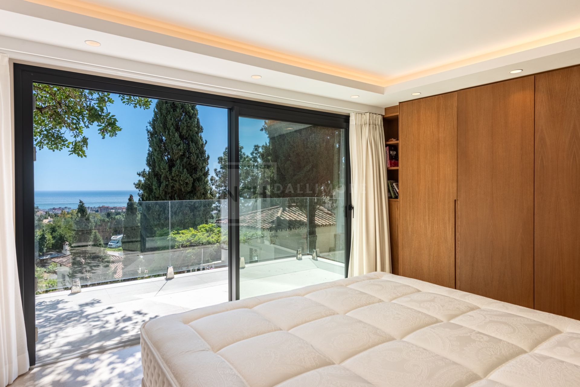 Charming Villa with Panoramic Sea Views in La Montua, Marbella