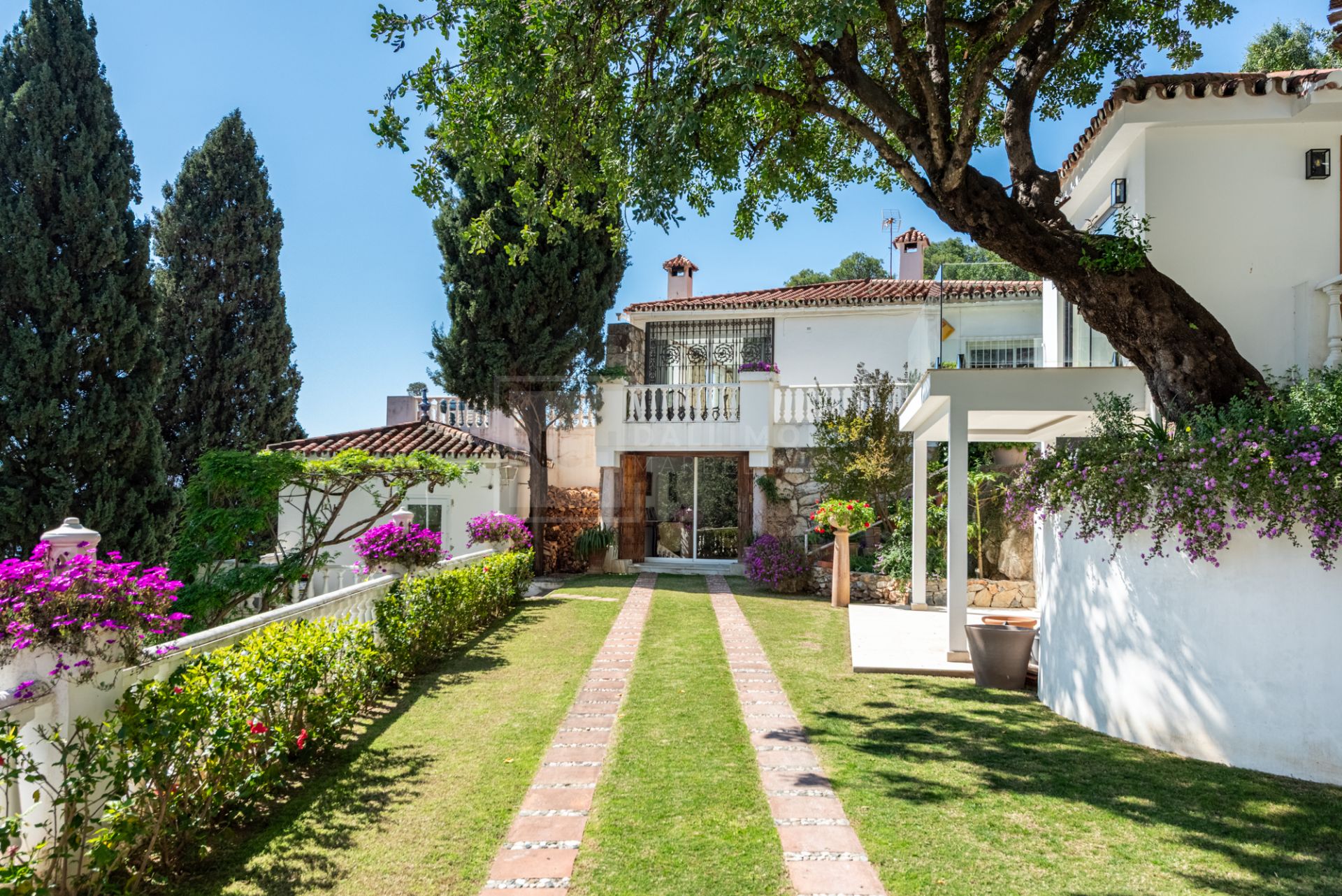 Charming Villa with Panoramic Sea Views in La Montua, Marbella