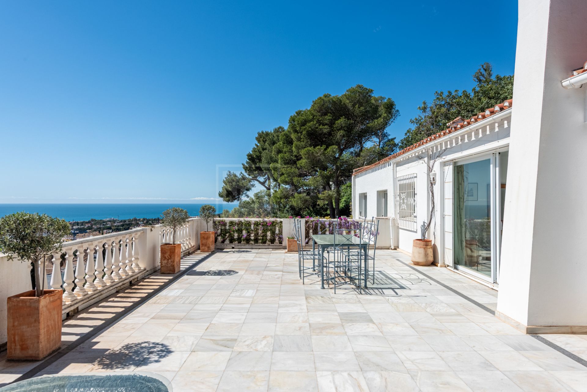 Charming Villa with Panoramic Sea Views in La Montua, Marbella