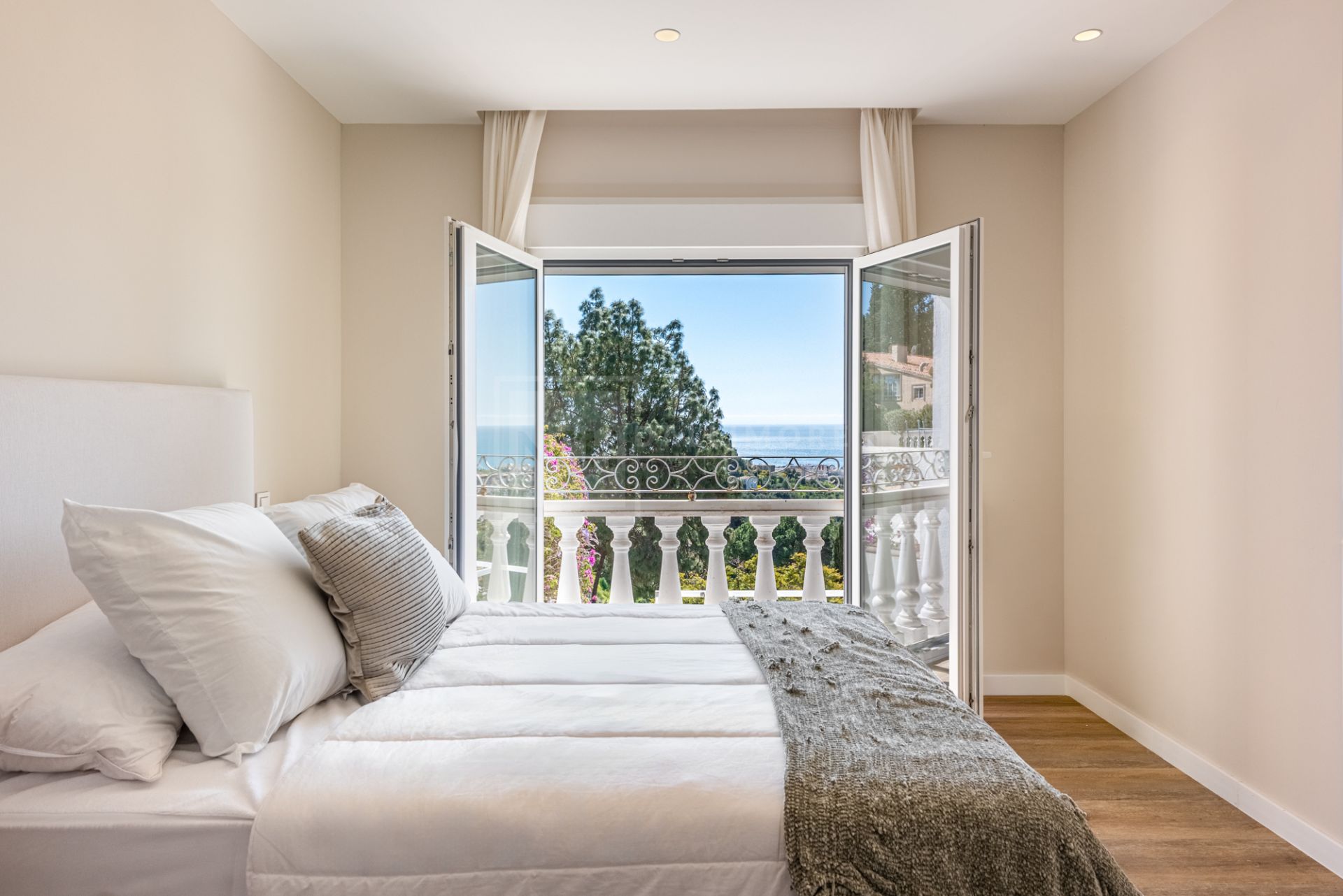 Charming Villa with Panoramic Sea Views in La Montua, Marbella