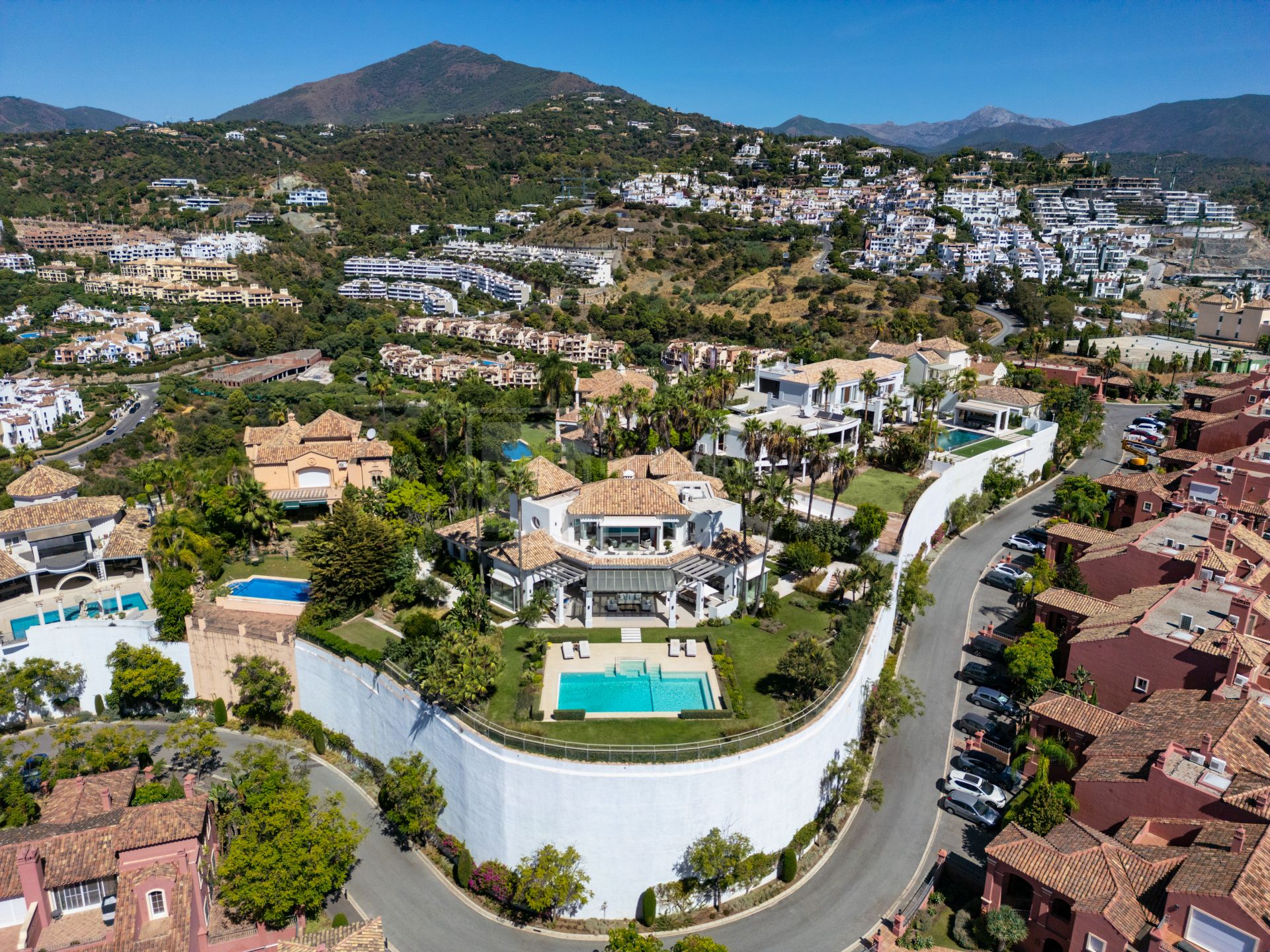 Fully Refurbished Villa with Panoramic Sea Views