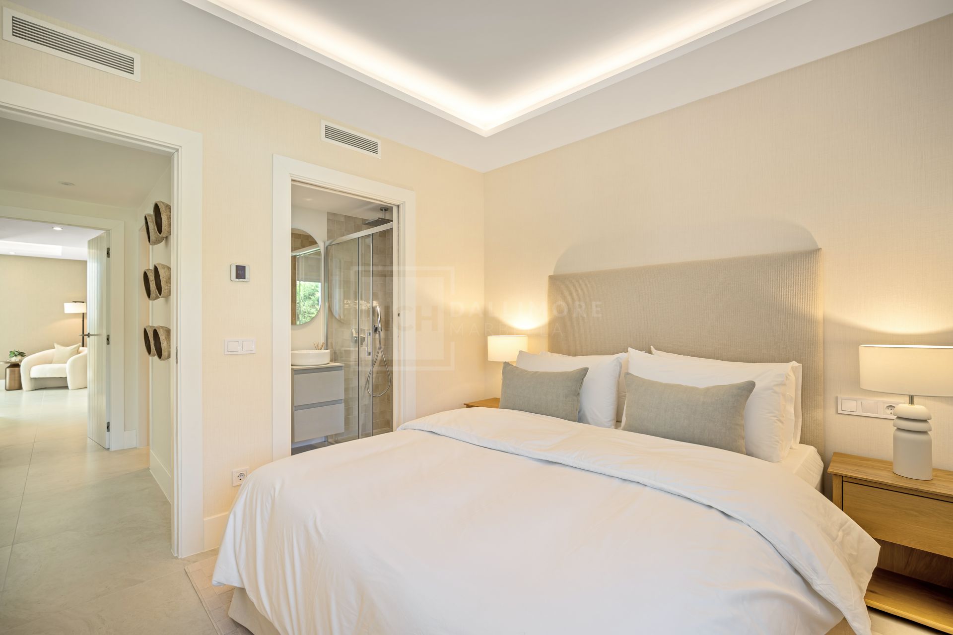 Hermosa vivienda renovada de 4 dormitorios con terrazas y jardín privado