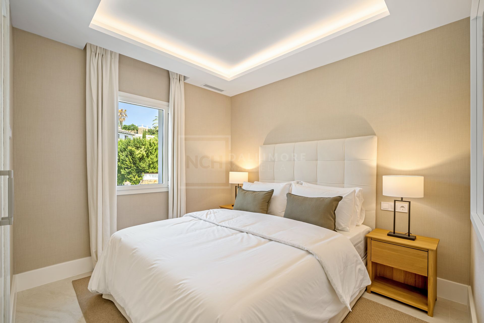 Hermosa vivienda renovada de 4 dormitorios con terrazas y jardín privado