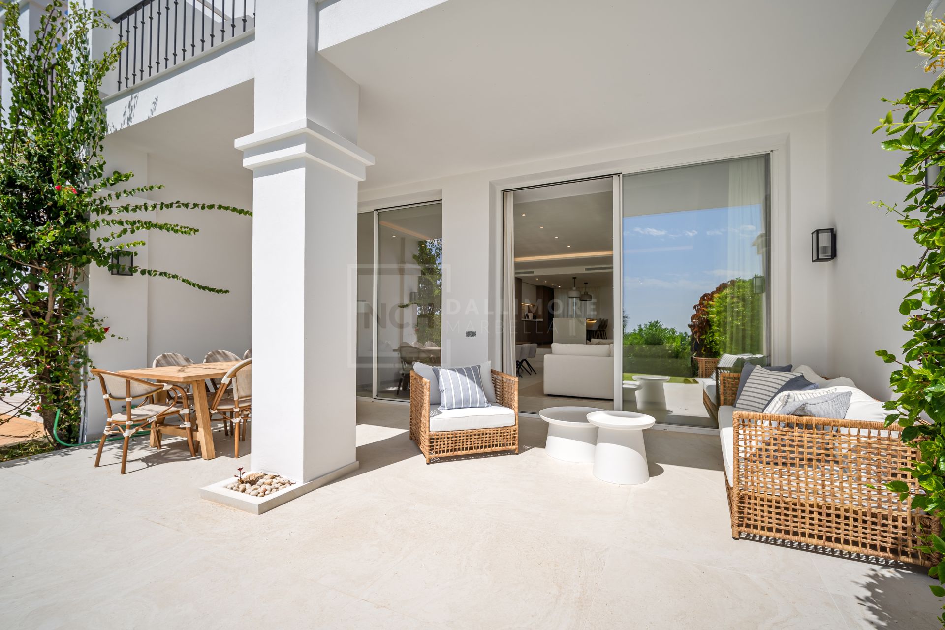 Hermosa vivienda renovada de 4 dormitorios con terrazas y jardín privado