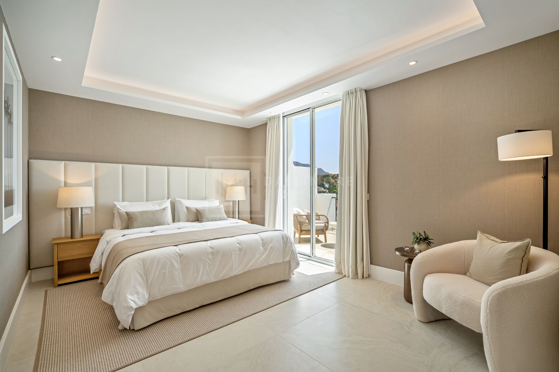 Hermosa vivienda renovada de 4 dormitorios con terrazas y jardín privado