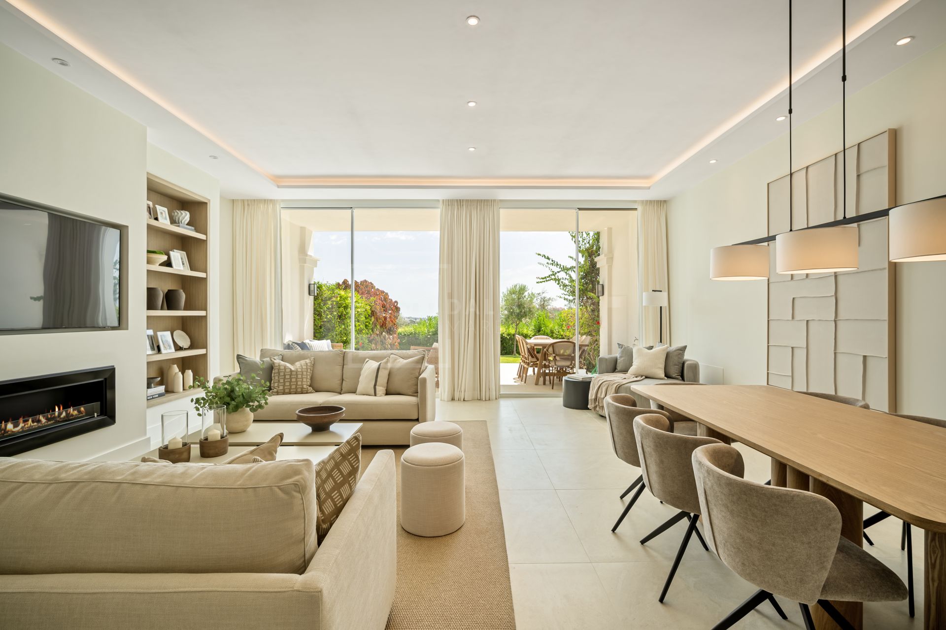Hermosa vivienda renovada de 4 dormitorios con terrazas y jardín privado