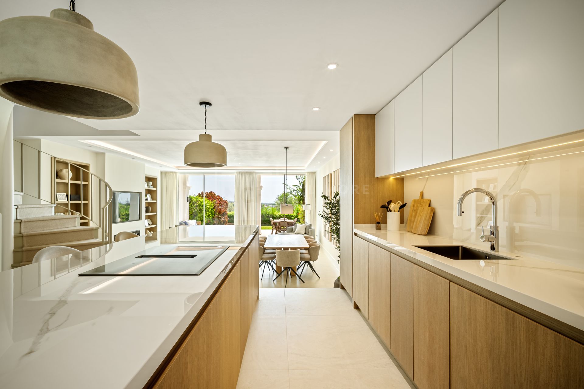 Hermosa vivienda renovada de 4 dormitorios con terrazas y jardín privado