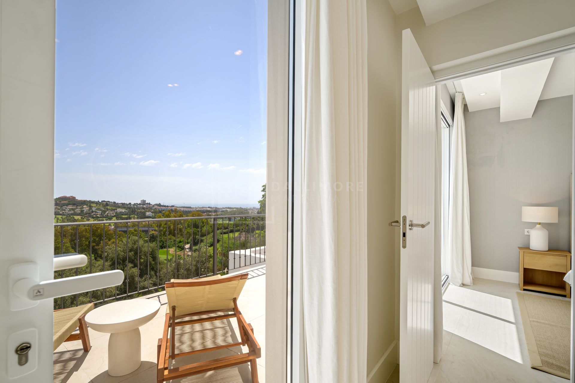 Hermosa vivienda renovada de 4 dormitorios con terrazas y jardín privado