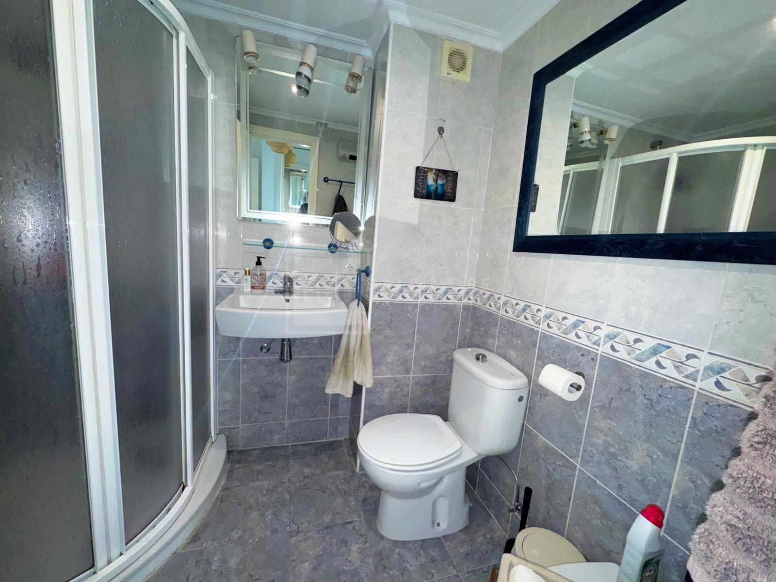 Fantastic two-bedroom, southwest-facing first-floor apartment in Calahonda with beautiful sea views