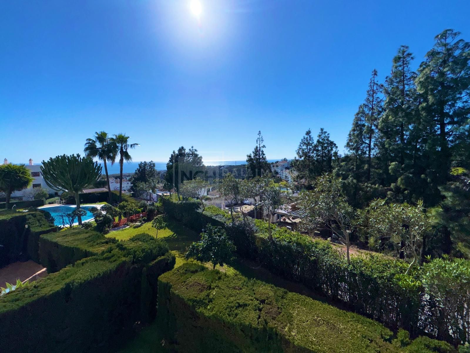 Fantastic two-bedroom, southwest-facing first-floor apartment in Calahonda with beautiful sea views