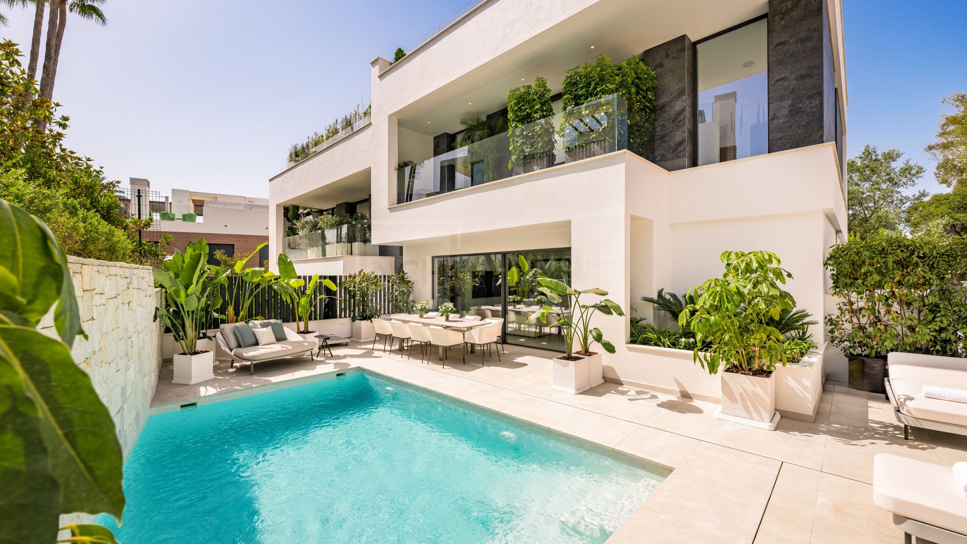 Stunning Modern Villa with 4 Bedrooms and Sea Views near Marbella Golden Mile