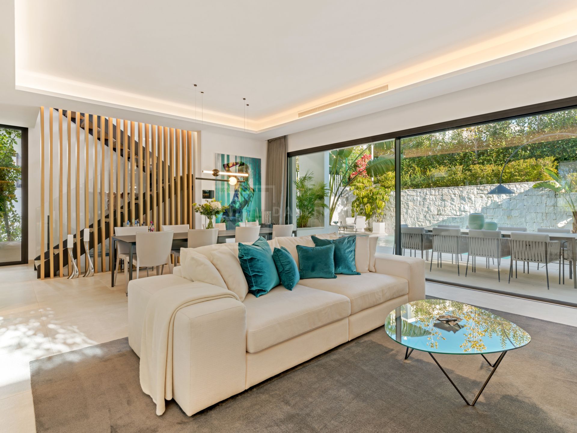 Stunning Modern Villa with 4 Bedrooms and Sea Views near Marbella Golden Mile