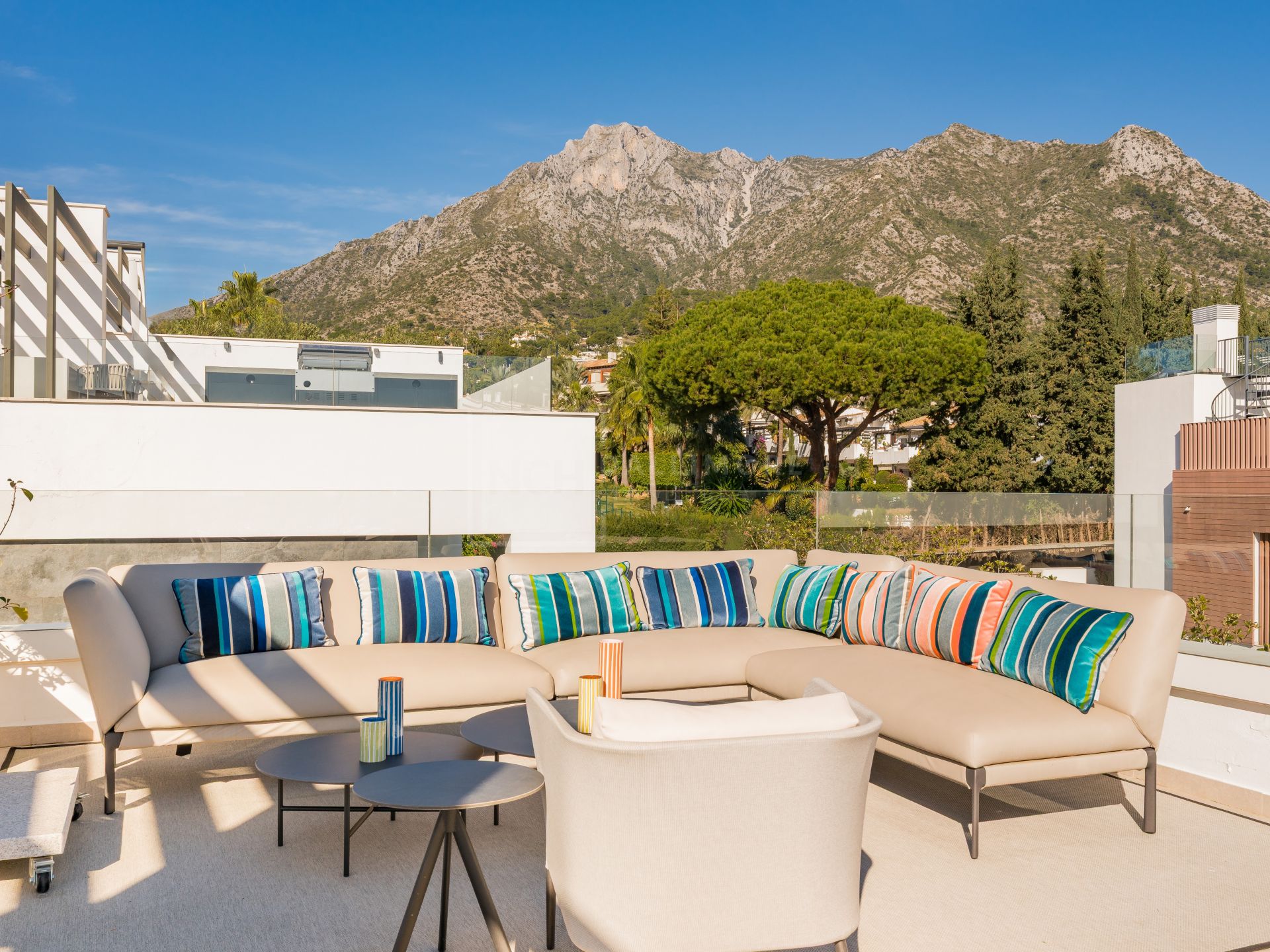 Stunning Modern Villa with 4 Bedrooms and Sea Views near Marbella Golden Mile