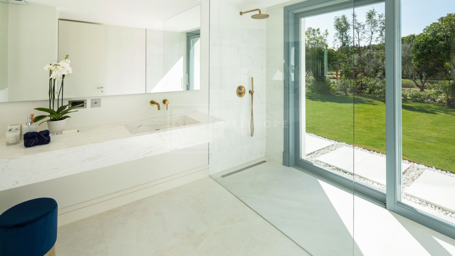 Frontline Golf Villa With Guest House and Stunning Outdoor Living