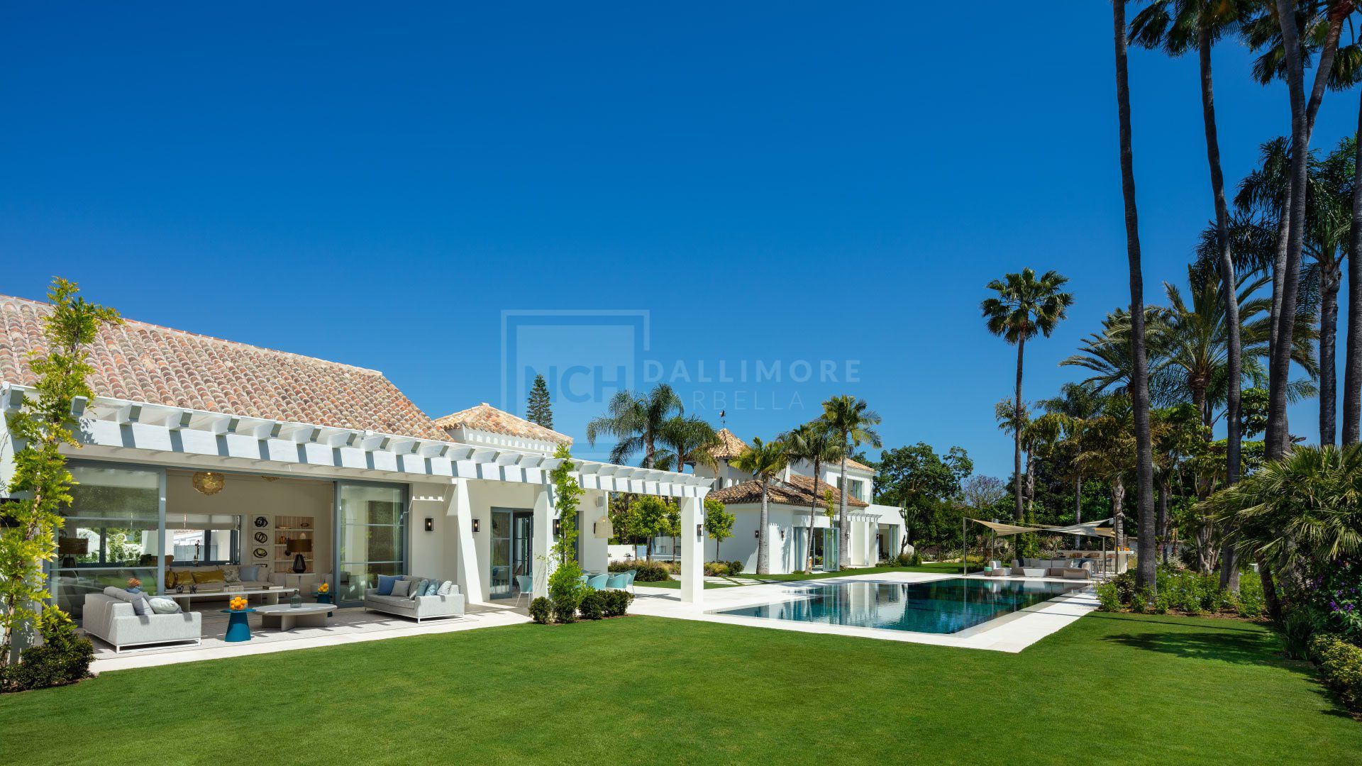 Frontline Golf Villa With Guest House and Stunning Outdoor Living