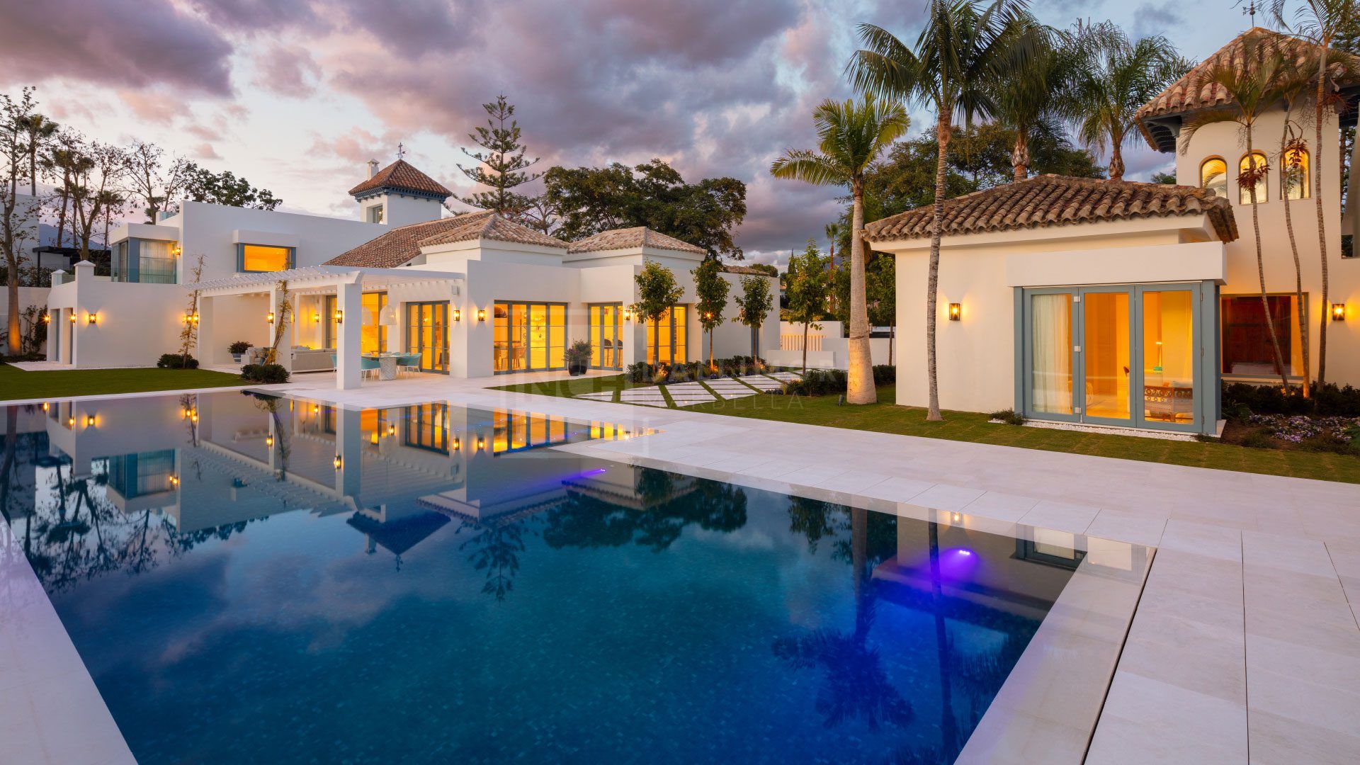 Frontline Golf Villa With Guest House and Stunning Outdoor Living