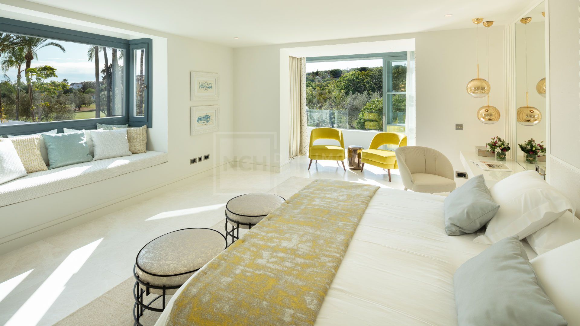 Frontline Golf Villa With Guest House and Stunning Outdoor Living