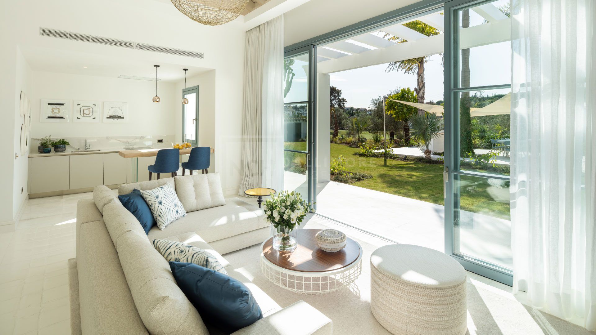 Frontline Golf Villa With Guest House and Stunning Outdoor Living