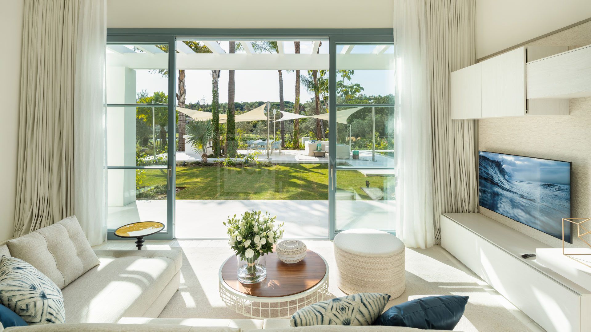 Frontline Golf Villa With Guest House and Stunning Outdoor Living