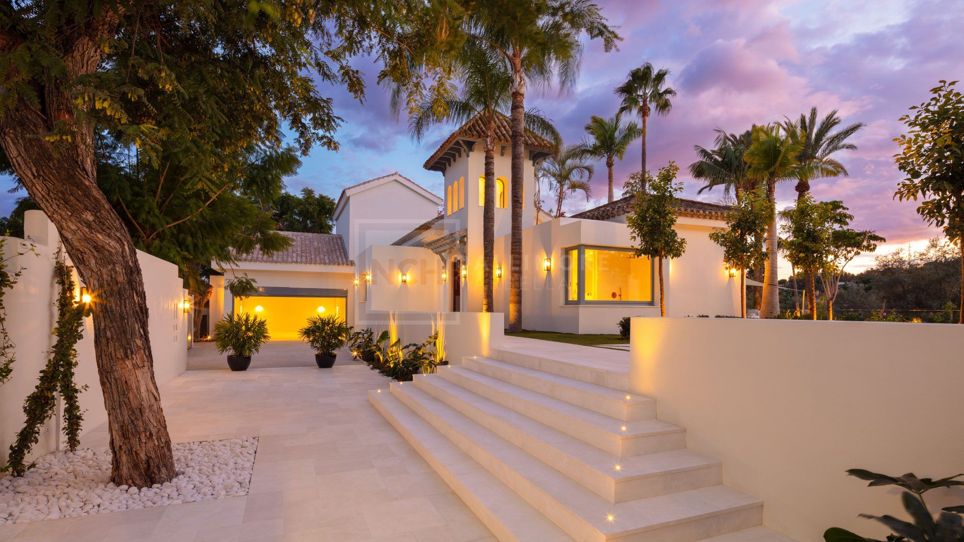 Frontline Golf Villa With Guest House and Stunning Outdoor Living