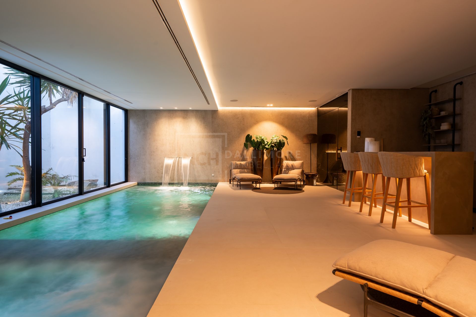 Excepcional casa contemporánea de 6 dormitorios con spa y piscina infinita