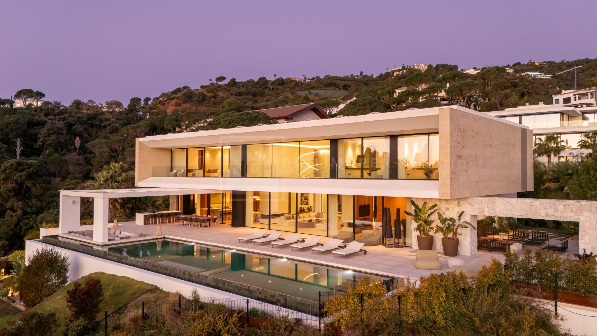 Excepcional casa contemporánea de 6 dormitorios con spa y piscina infinita