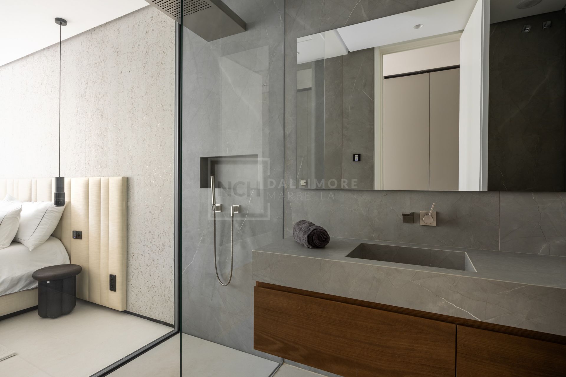 Excepcional casa contemporánea de 6 dormitorios con spa y piscina infinita