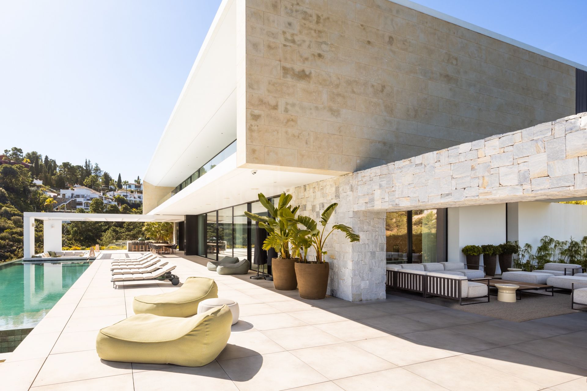 Excepcional casa contemporánea de 6 dormitorios con spa y piscina infinita