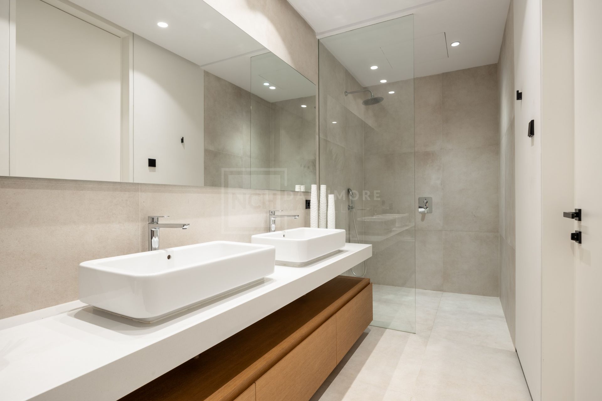 Excepcional casa contemporánea de 6 dormitorios con spa y piscina infinita