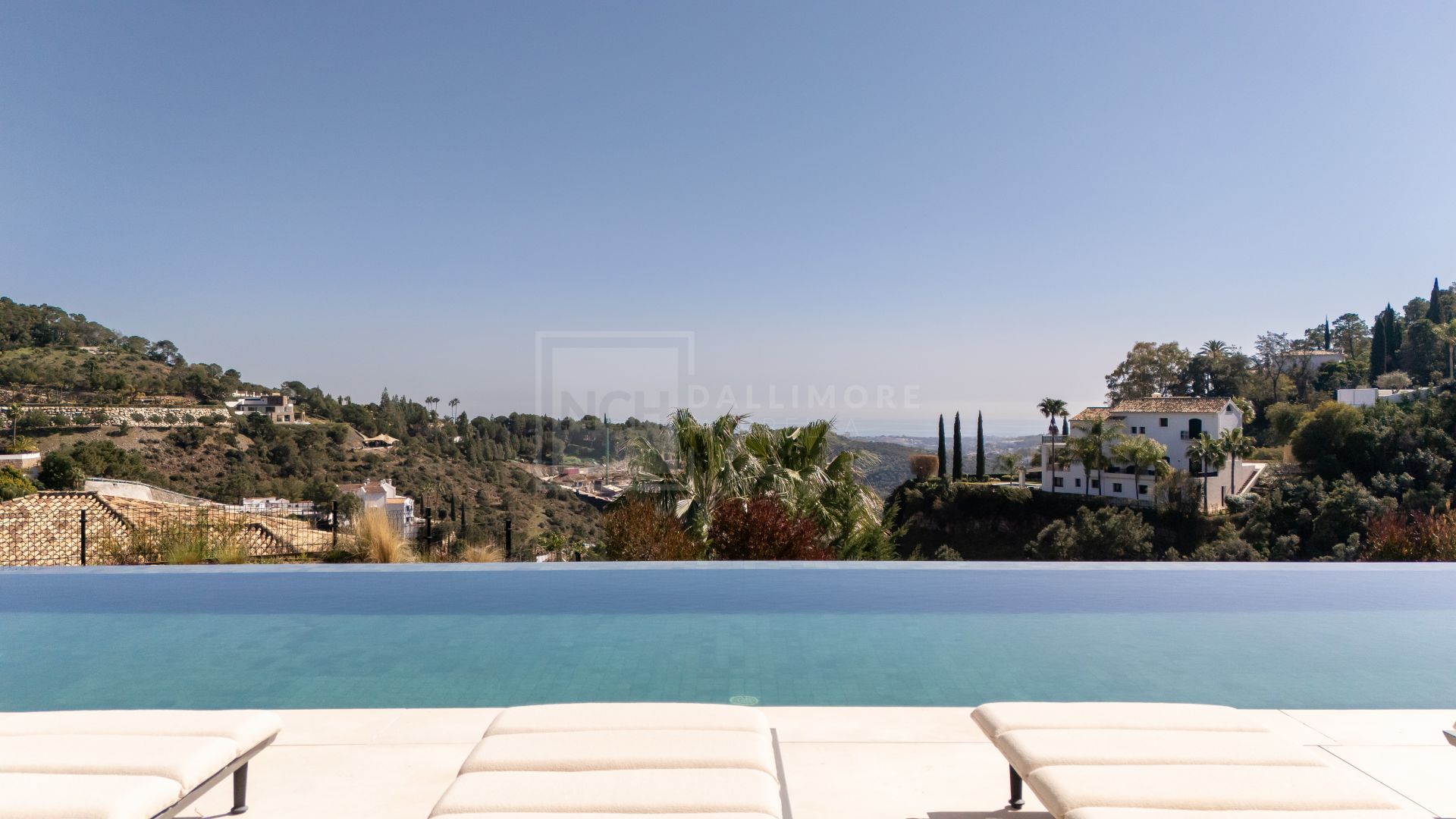 Excepcional casa contemporánea de 6 dormitorios con spa y piscina infinita